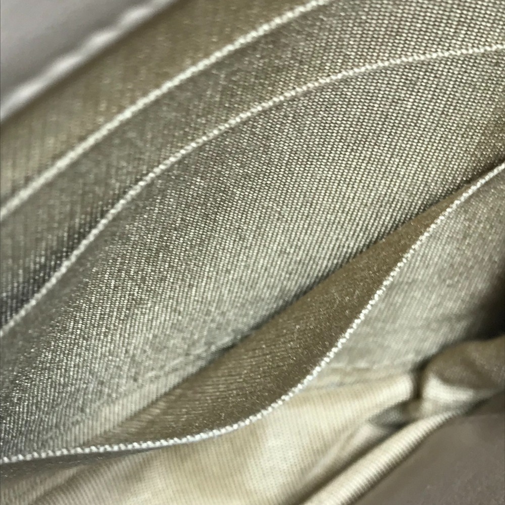 CHANEL Cream Wallet - Picture 13 of 16